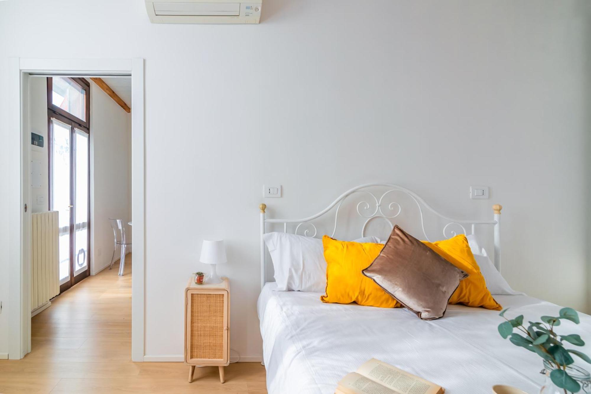 La Corte 48 - Pavia City - By Host4U ภายนอก รูปภาพ